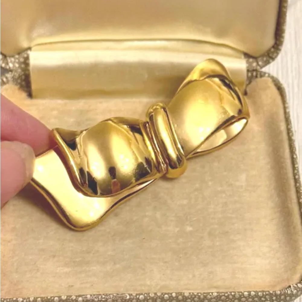 Monet Gold Ribbon Bow Brooch - Picture 6 of 9